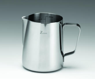 ZKC 839 — ÇELİK ÖLÇEKLİ BARİSTA SÜTLÜK 600 ml