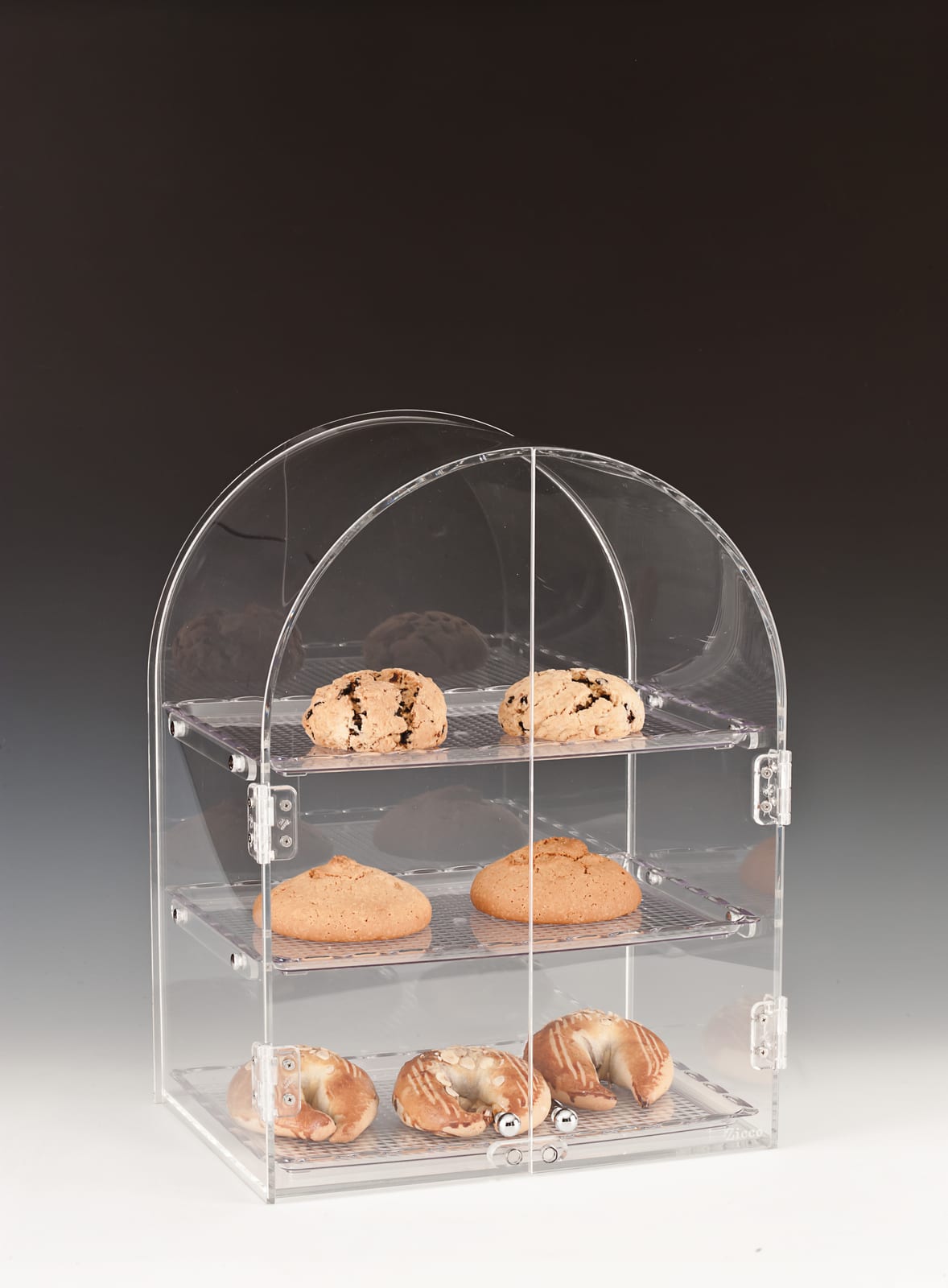 ZCP 366 — POLYCARBONAT TEPSİLİ TEŞHİR STANDI 34.5 x 24 x H: 45,5 cm