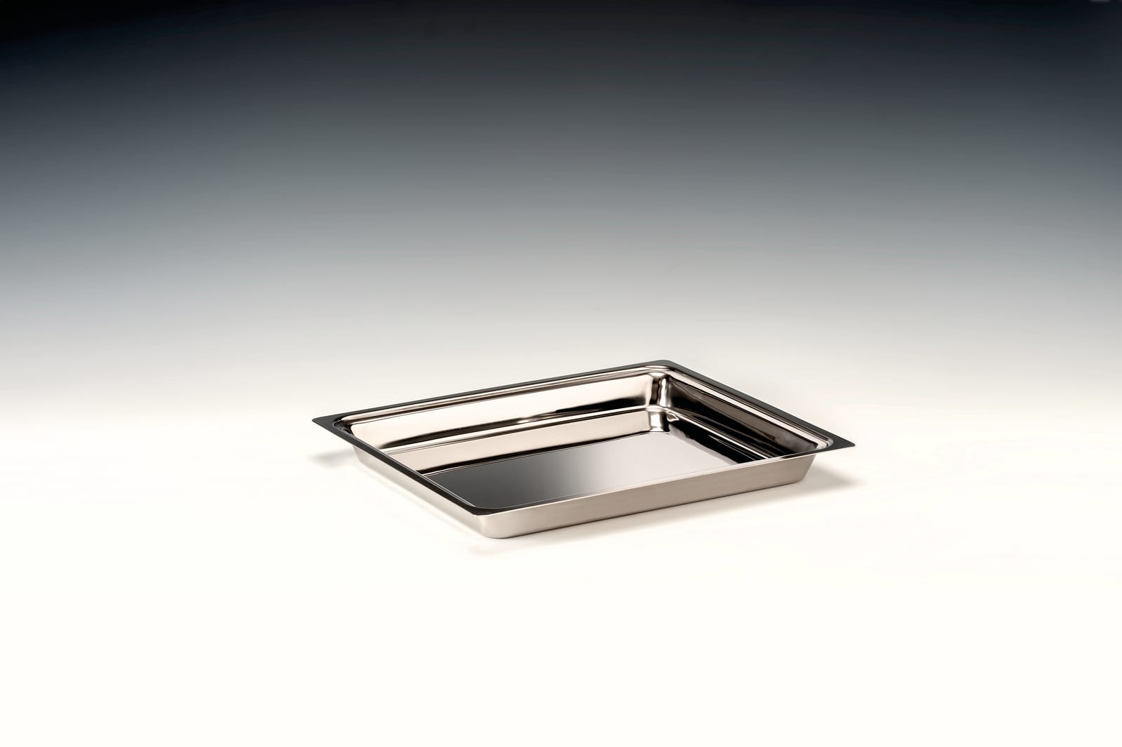 ZCP 716 — ÇELİK TEŞHİR TEPSİ GN 1/2 - 18/10 (304 KALİTE) 30 x 36 x H: 3,5 cm
