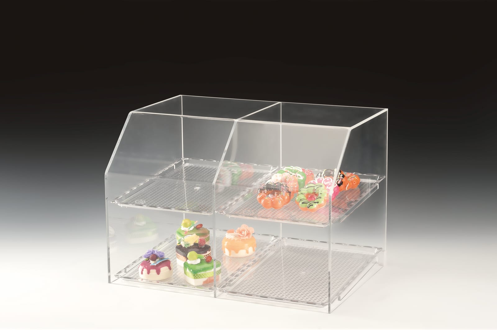 ZCP 742 — POLYCARBONAT TEPSİLİ TEŞHİR STANDI 47 x 33 x H: 33 cm