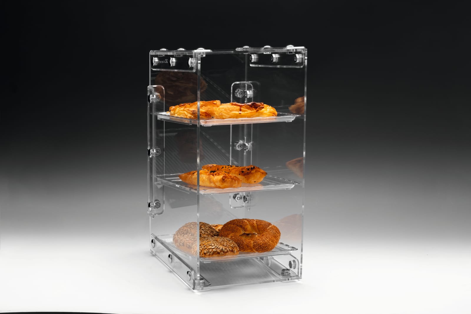 ZCP 815 — POLYCARBONAT TEPSİLİ TEŞHİR STANDI 25 x 33 x H: 51 cm