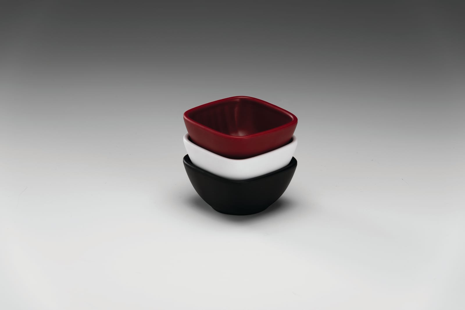 K 2037 — SUSHİ SOSLUK - 6,5 x 6,5 x H: 3,3 cm