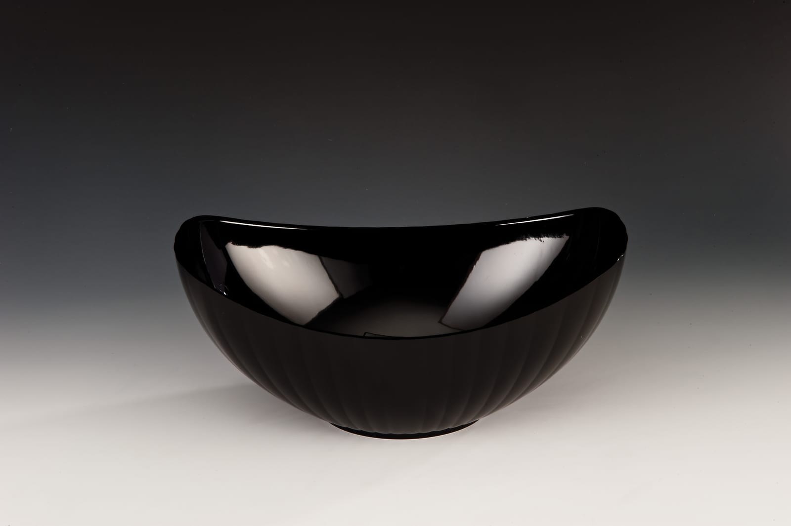 ZCP 301 — POLYCARBONAT TEŞHİR KASE 33 x 22,5 x H: 13 cm