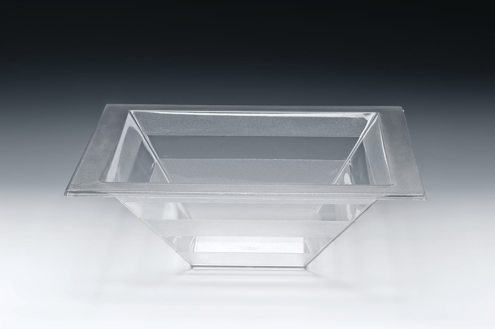 ZCP 471 — POLYCARBONAT TEŞHİR KASE 44,5 x 44,5 x H: 15,5 cm