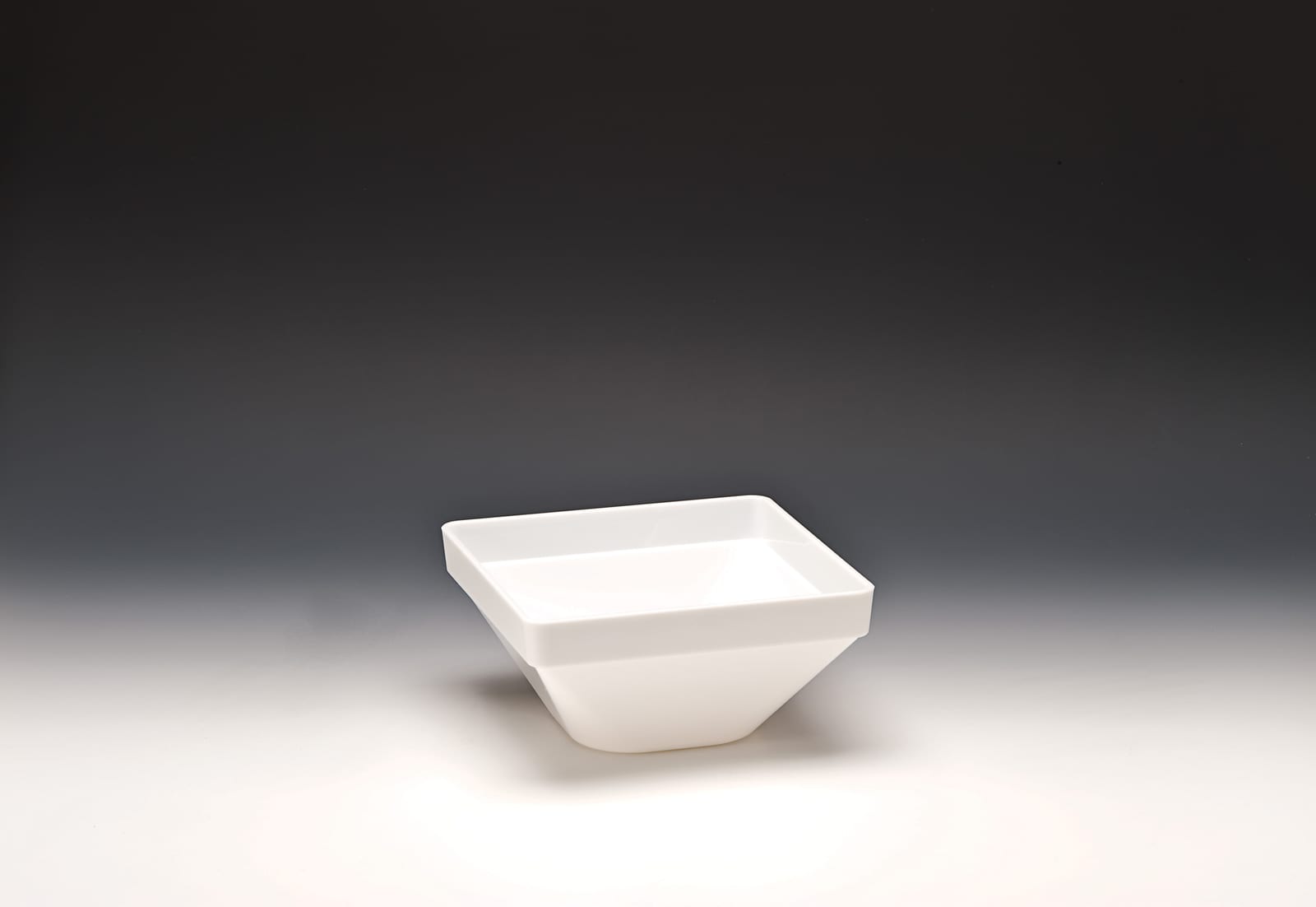 ZCP 559 — POLYCARBONAT KASE 22 x 22 x H: 11 cm