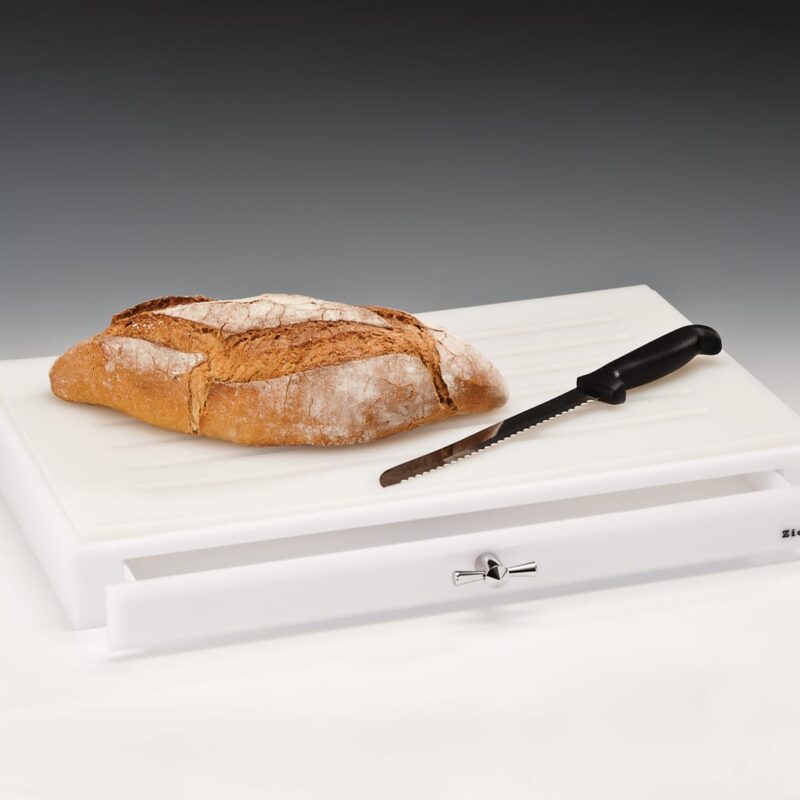 ZCP 119 — AKRİLİK EKMEK KESME TAHTASI - 32 x 52 x H: 7 cm